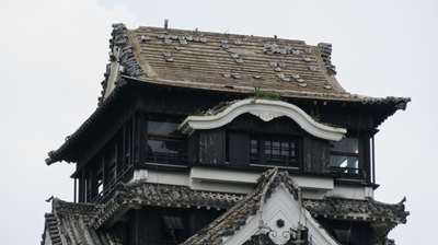 熊本地震で壊れた熊本城の天守閣